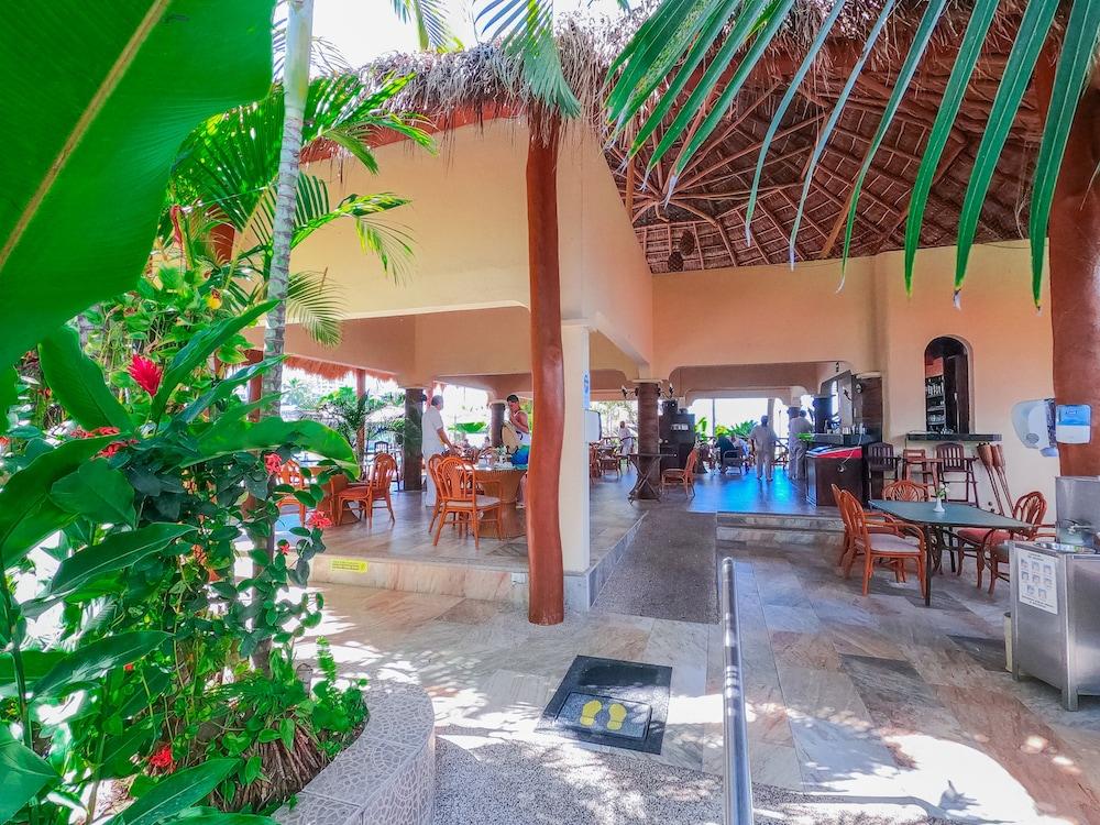 Tropicana Hotel Puerto Vallarta Exterior photo